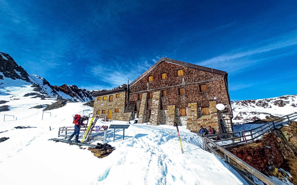 Zimní Zuckerhütl a Wilder Pfaff ve Stubaiských Alpách na skiaplech